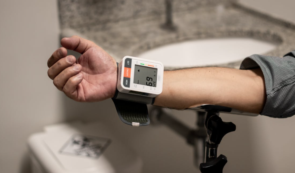 朝と夜のルーティンに加わった、血圧を測る時間